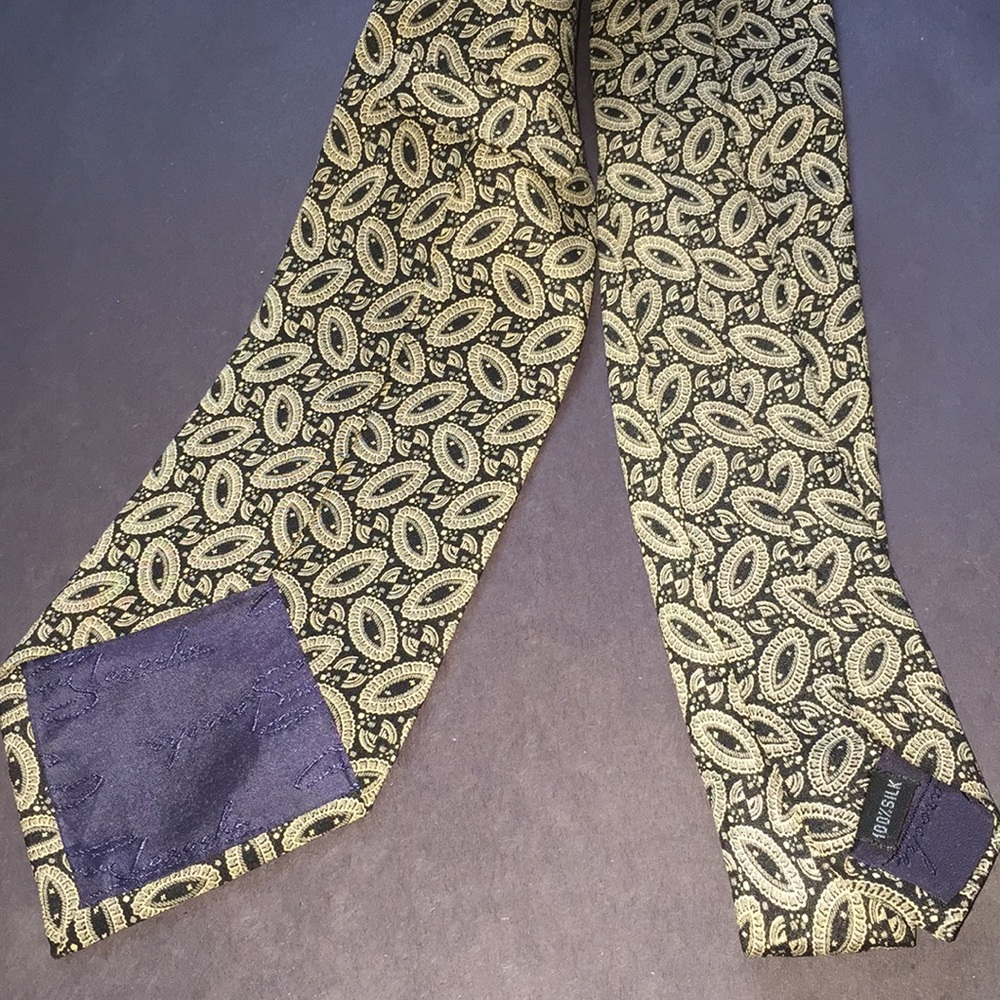 100% silk necktie 3.5” width - Picture 3 of 5